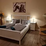 Apartment Gaestehaus Cafe Orth Suite2 *