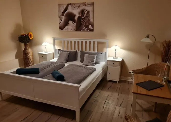 Апартаменты Gaestehaus Cafe Orth Suite2 *
